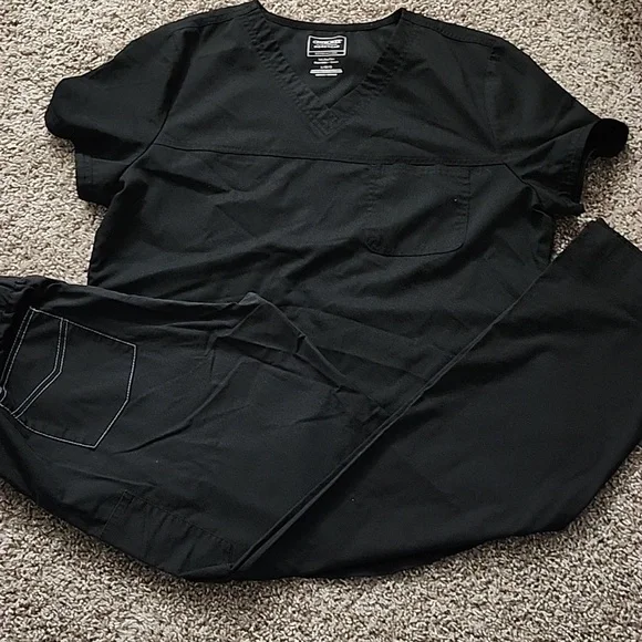 Scrub Uniform - Picture 1 of 3